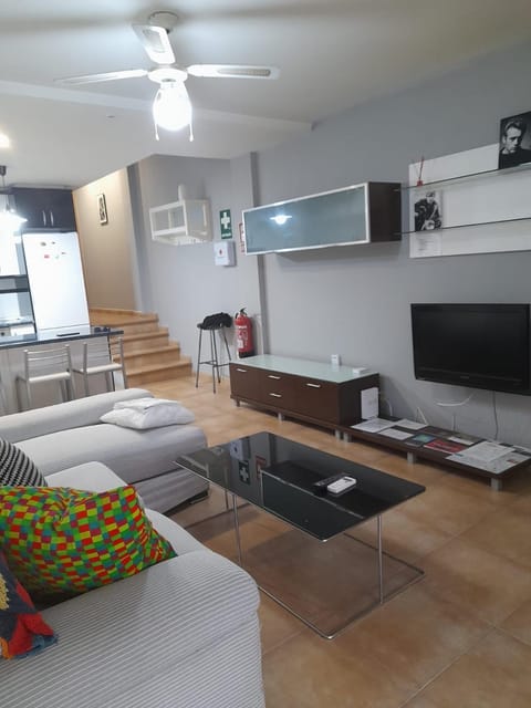 Living room, Lounge or bar, fireplace