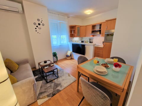 Kitchen or kitchenette, Living room, Seating area, Dining area, minibar, pet friendly, stove