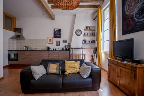 TV and multimedia, Kitchen or kitchenette, Living room