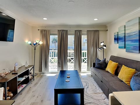 TV and multimedia, Balcony/Terrace, Living room, Seating area, furniture
