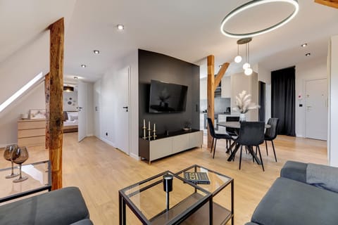 Communal lounge/ TV room, Bed, TV and multimedia, Kitchen or kitchenette, Living room, Photo of the whole room, Seating area, Dining area, Evening entertainment, Bedroom