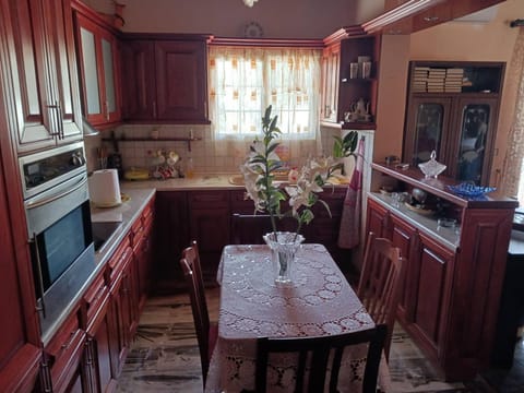 Kitchen or kitchenette, pet friendly, stove