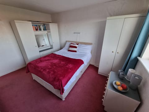 Bed, Photo of the whole room, Bedroom, wardrobe