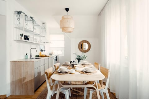 Kitchen or kitchenette, Dining area, Meals, Breakfast, pet friendly, stove, toaster, toaster, toaster