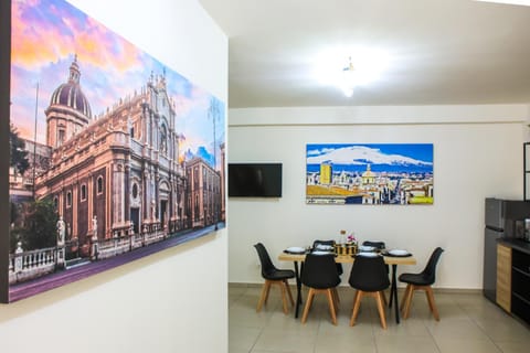 Communal lounge/ TV room, Living room, Dining area