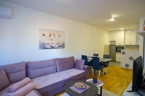 TV and multimedia, Kitchen or kitchenette, Living room, Seating area, Dining area, minibar