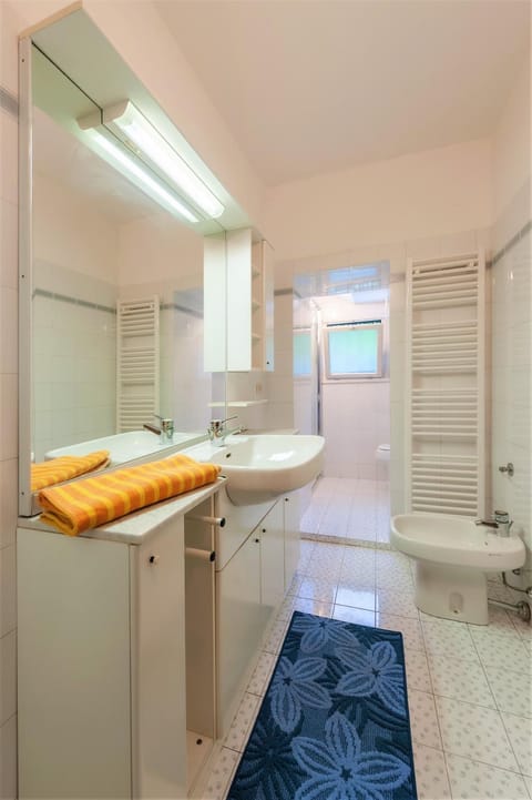 Shower, Bathroom, towels