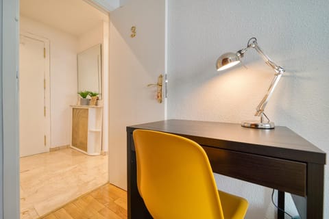 B CasaCafé Madrid Pozuelo 2 Baño Fuera de la habitacion o COMPARTIDO Bed and Breakfast in Madrid