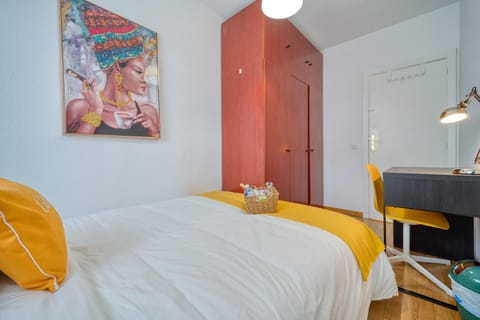 B CasaCafé Madrid Pozuelo 2 Baño Fuera de la habitacion o COMPARTIDO Bed and Breakfast in Madrid