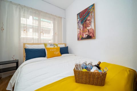 B CasaCafé Madrid Pozuelo 2 Baño Fuera de la habitacion o COMPARTIDO Bed and Breakfast in Madrid