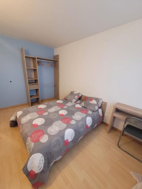 Bed, Photo of the whole room, Bedroom, wardrobe