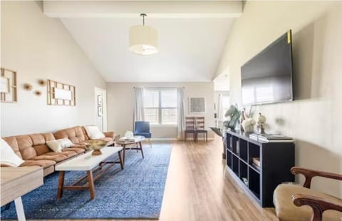 Communal lounge/ TV room, TV and multimedia, Kitchen or kitchenette, Living room, Seating area, Evening entertainment