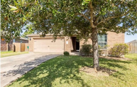 Property building, Spring, Day, Neighbourhood, Natural landscape, Garden, Garden view, Street view