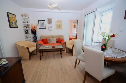 Living room, Seating area, Dining area