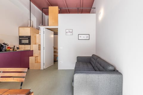 Kitchen or kitchenette, Living room, Seating area, minibar