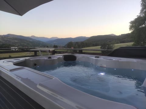 Hot Tub, Swimming pool