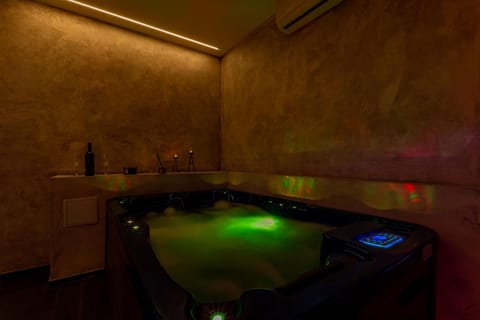 Hot Tub, Spa and wellness centre/facilities