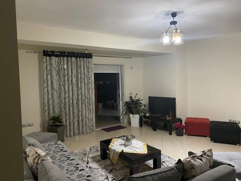 TV and multimedia, Living room, Seating area, Evening entertainment