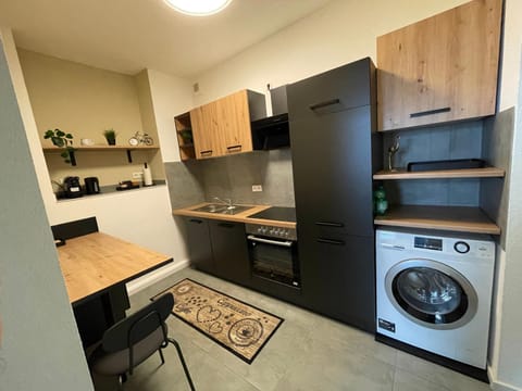 Kitchen or kitchenette, Dining area, dishwasher, minibar, pet friendly, stove, washing machine