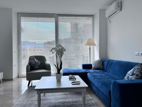 Living room, Seating area, air conditioner