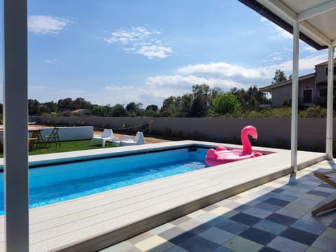 Day, Pool view, Swimming pool, sunbed