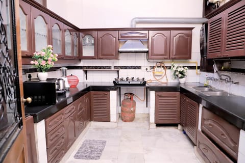 Kitchen or kitchenette, dishwasher, minibar, oven, pet friendly, stove, kitchen