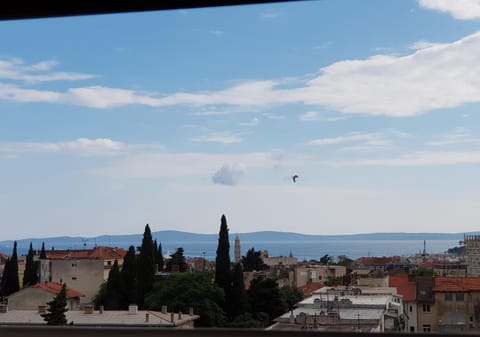 Mountain view, Sea view