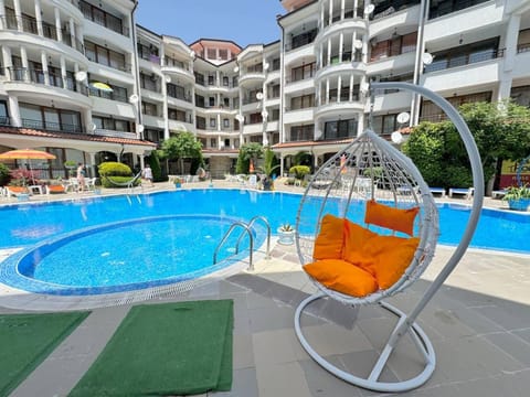 Pool view, Swimming pool, sunbed