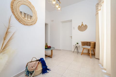 Seating area, Internal: Not applicable to any particular room