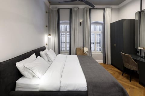 Bed, Bathroom, Photo of the whole room, Bedroom