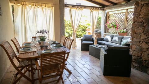 Patio, Living room
