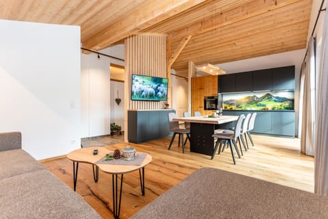 Kitchen or kitchenette, Seating area, Dining area