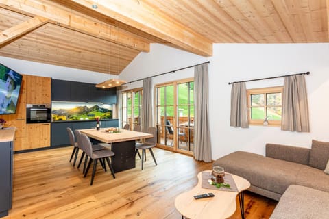 Kitchen or kitchenette, Seating area, Dining area