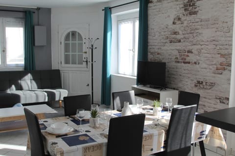Appartement duplex avec cour 10 pers Apartment in Berck