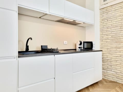 Coffee/tea facilities, Kitchen or kitchenette, minibar, stove, toaster