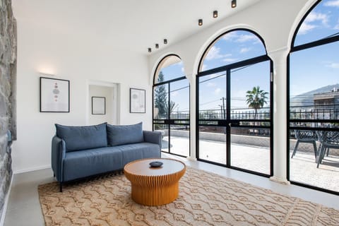 Patio, View (from property/room), Balcony/Terrace, Living room, Seating area