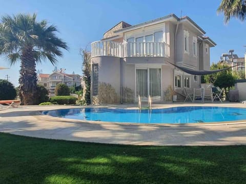 Property building, Garden, Swimming pool