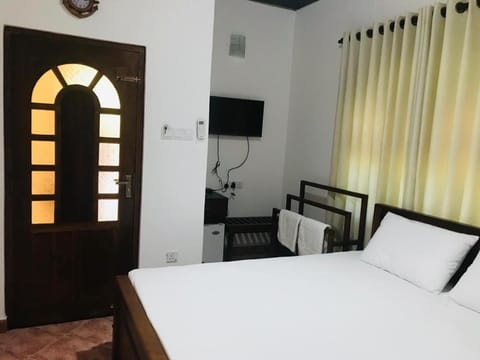Bed, TV and multimedia, Bedroom, hair dresser, air conditioner
