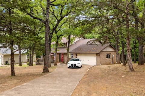 Property building, Spring, Day, Natural landscape, Parking