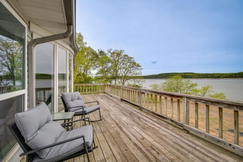 Serene Lakefront Mountain Home Getaway with Atrium! House in Norfork Lake