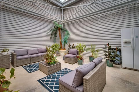 Serene Lakefront Mountain Home Getaway with Atrium! House in Norfork Lake