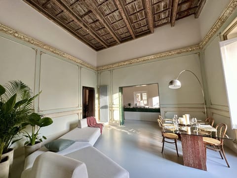 Living room, Photo of the whole room, Seating area