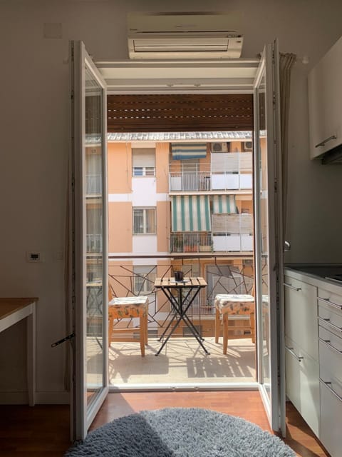 Balcony/Terrace, Dining area, air conditioner