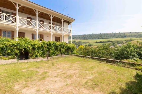Cabana & La Galerie Mâconnaise House in Bourgogne-Franche-Comté