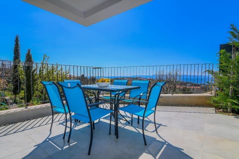 Patio, Day, Natural landscape, View (from property/room), Balcony/Terrace, Seating area, Sea view