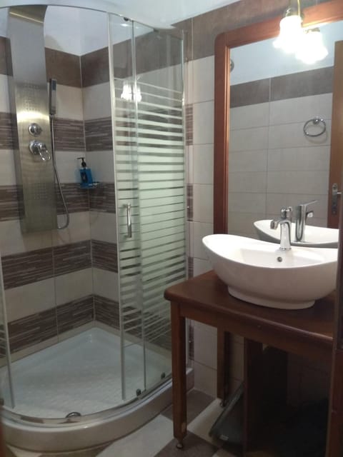 Shower, Bathroom