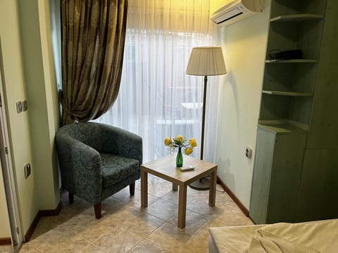 Bed, Seating area, Bedroom, air conditioner