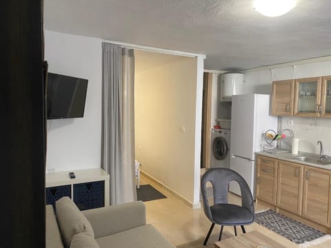 TV and multimedia, Kitchen or kitchenette, Living room, Seating area