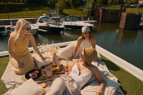 Day, People, Natural landscape, Activities, Food, River view, Drinks, group of guests