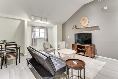 7 Mi to Whitewater Rafting Cozy Lansford Cabin! Cabin in Pocono Mountains